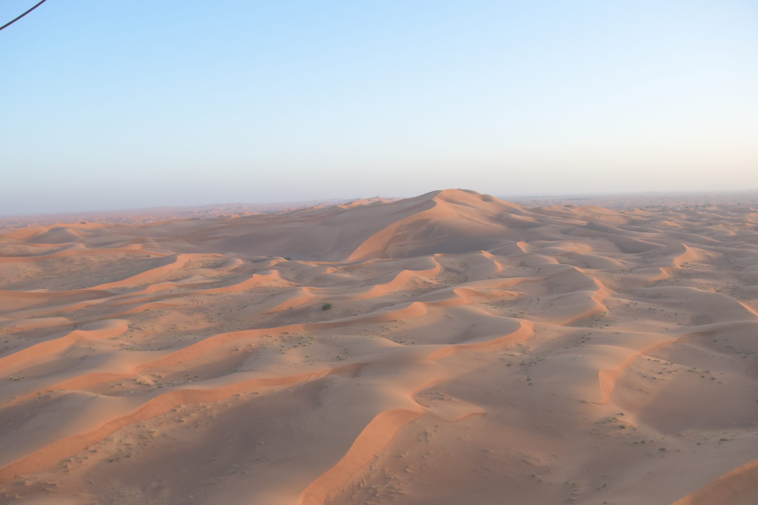 Über der Wüste Dubais