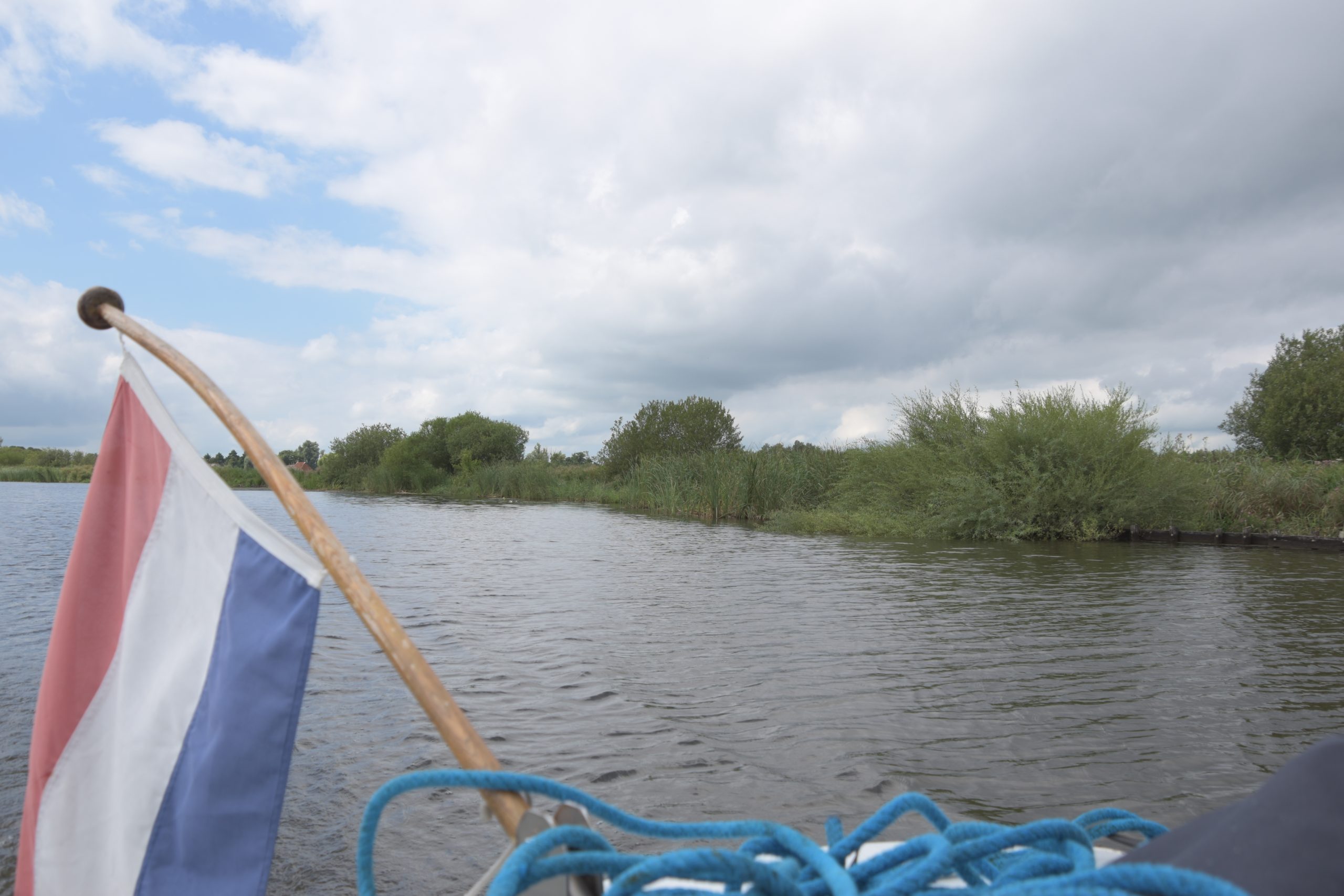 Mit dem Sloep durch die Grachten Frieslands
